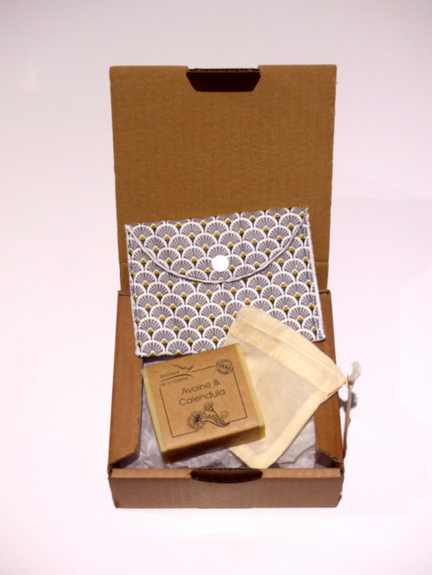 Coffret cadeau avec pochette à savon de voyage, motif "éventails gris"